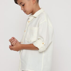 חולצה אוברסייז מכופתרת לילד בצבע לבן חלבי - 3-4Y